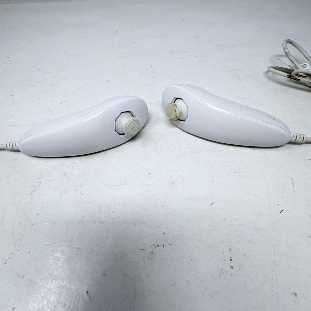 Official Nintendo Wii Nunchuck Controller White OEM RVL-004 Pair Lot of 2